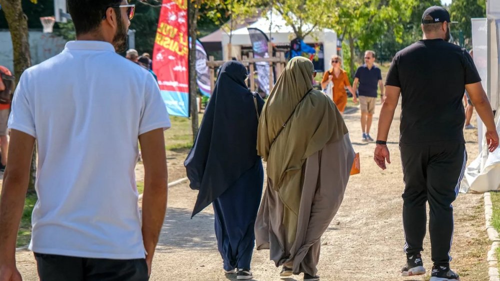 https://mail.mikro-makro.net/fransada-laiklik-krizi-yaratan-rapor-musluman-kardesler-okullari-ve-mahalleleri-ele-geciriyor