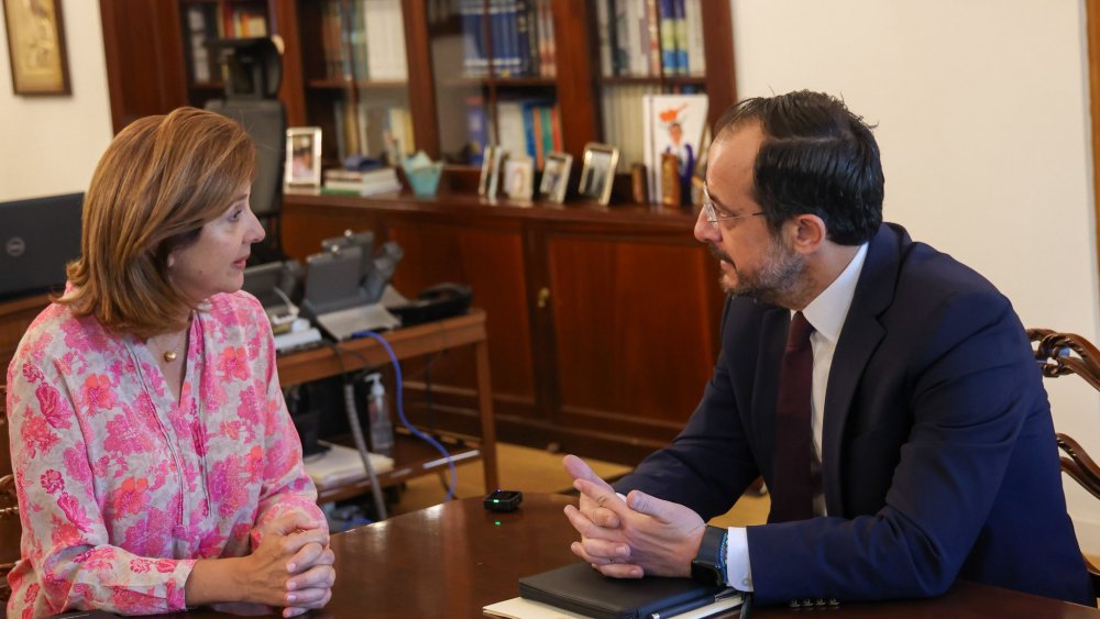 https://mail.mikro-makro.net/bmgs-kibris-ozel-temsilcisi-maria-angela-holguin-hristodulidisle-gorustu